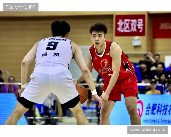 广西威壮篮球队迎战陕西队全力争胜展现团队精神与竞技风采 广西威壮篮球队迎战陕西队全力争胜展现团队精神与竞技风采