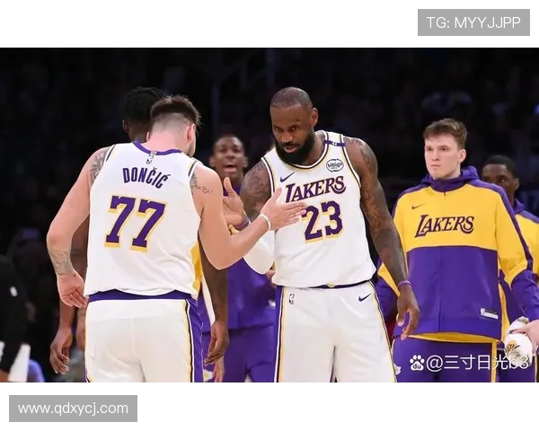 湖人对阵篮网精彩比赛视频回顾与精彩瞬间分析