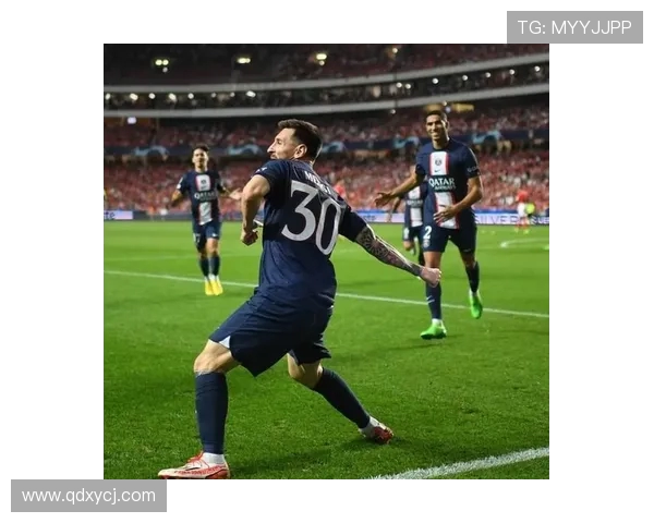 莱万领衔球队新篇章球迷期待他在赛场上的精彩表现与突破进球